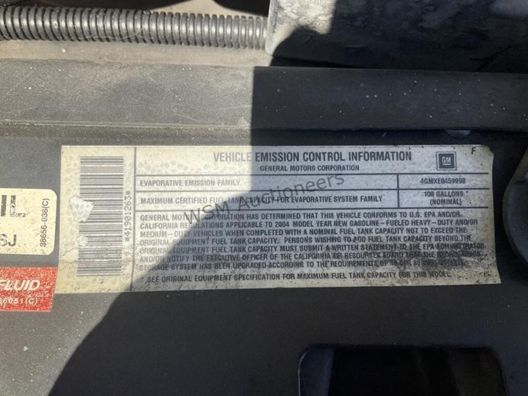 2004-gmc-3500-image-15