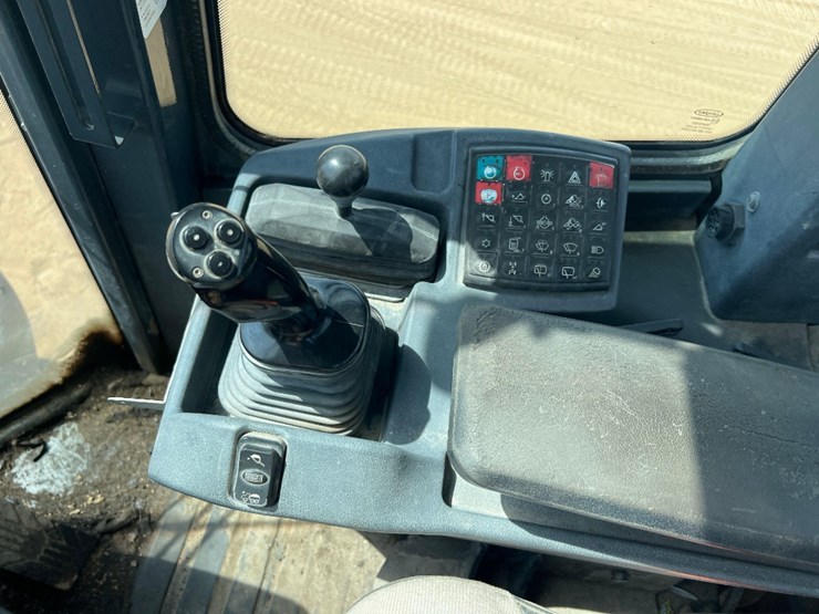 2012-deere-644k-image-30