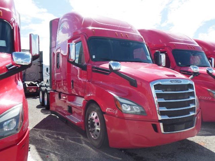 2021-freightliner-cascadia-126-image-3
