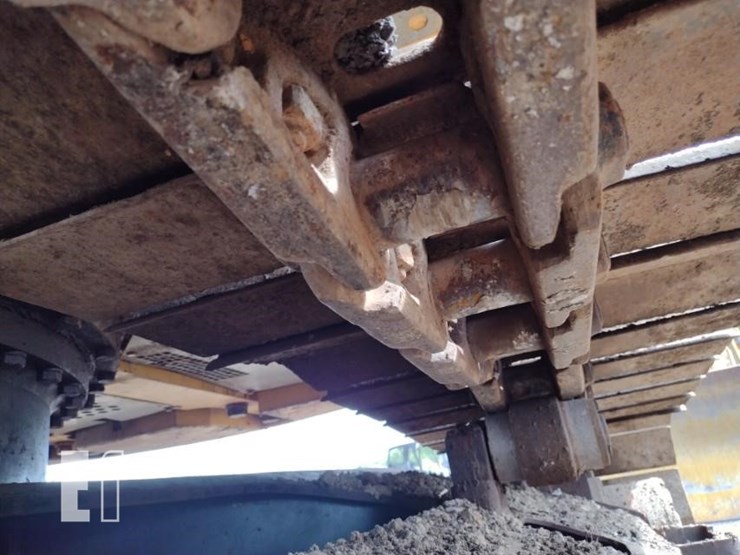 2011-deere-225d-lc-image-40