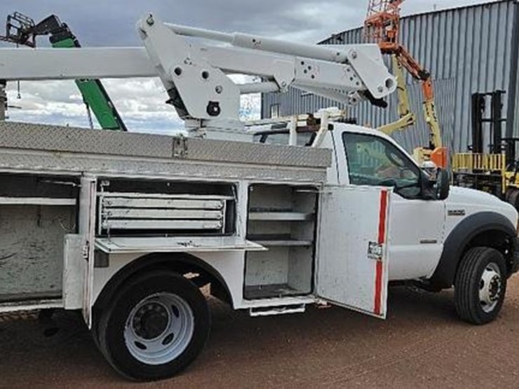 2006-ford-f550-image-14