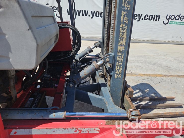 2004-moffett-m5500-image-10