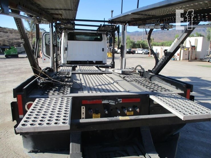 2016-freightliner-114sd-image-14