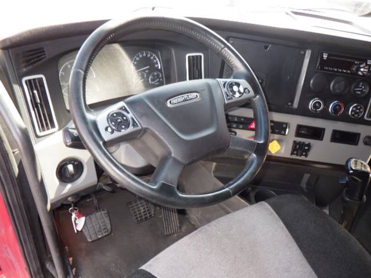 2020-freightliner-cascadia-126-image-14