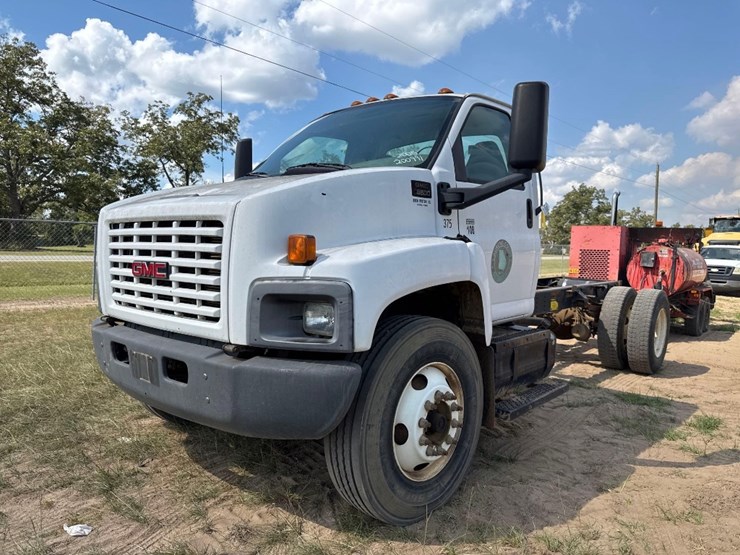 2005-gmc-c8500-chassis-truck-image-2