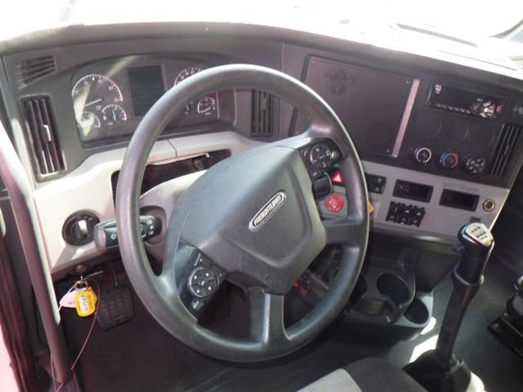 freightliner-cascadia-126-image-9