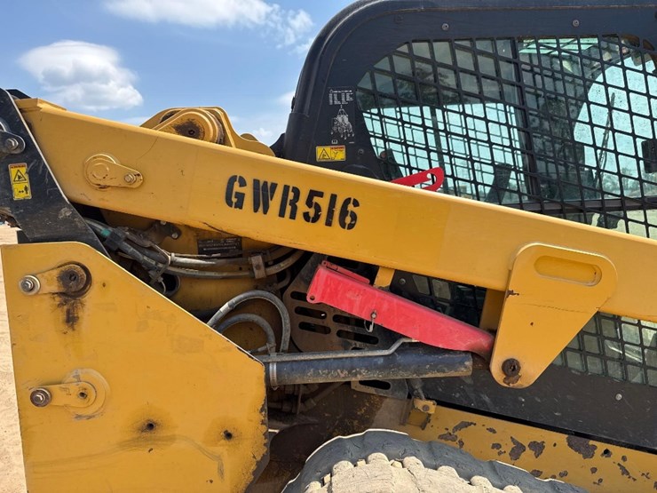 2016-caterpillar-249d-image-19