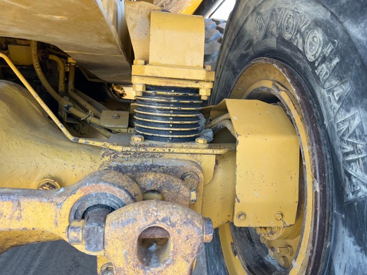 2018-caterpillar-745-image-22