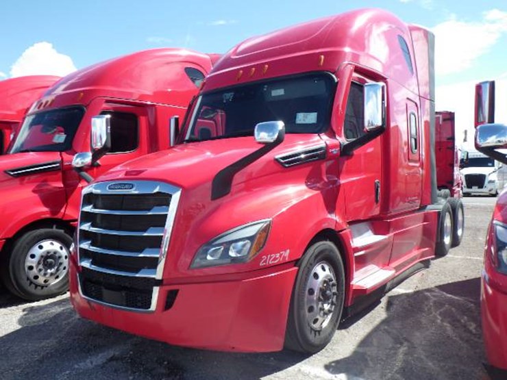 2021-freightliner-cascadia-126-image-1