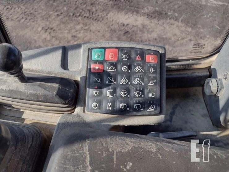 2013-deere-624k-image-11