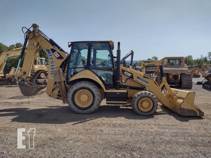 2015-caterpillar-420f-image-3
