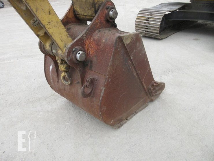 2018-caterpillar-320-image-15