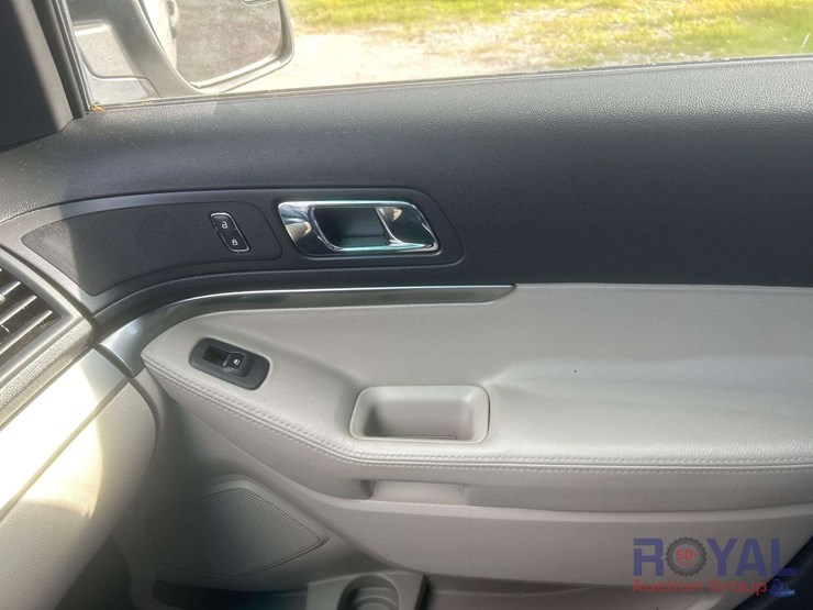 2011-ford-explorer-image-10