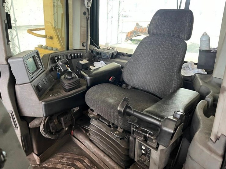 2017-caterpillar-d11t-image-9
