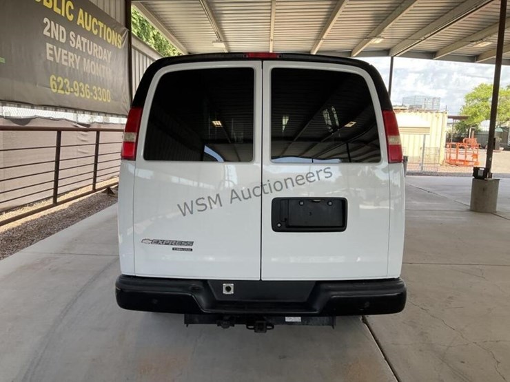 2014-chevrolet-express-3500-image-6