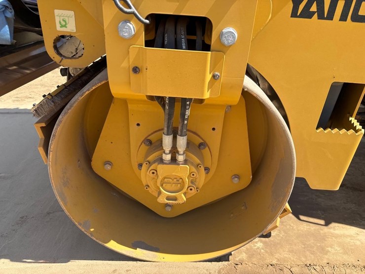 caterpillar-cb24b-image-12