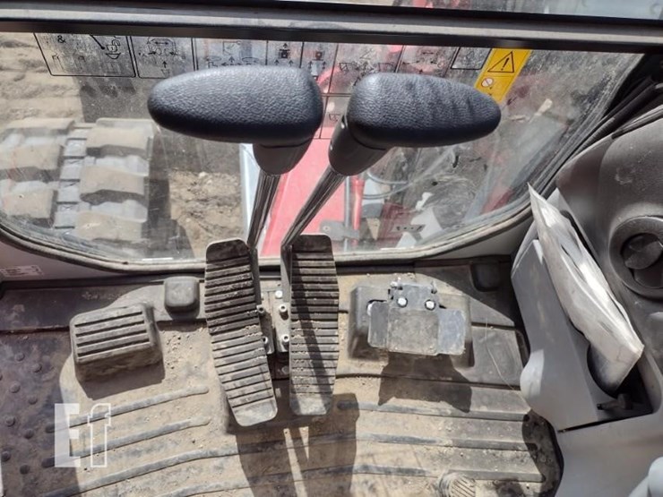 2023-takeuchi-tb280fr-image-8