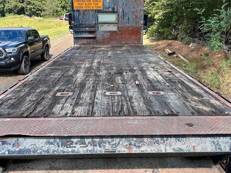 2006-freightliner-business-class-flatbed-image-15