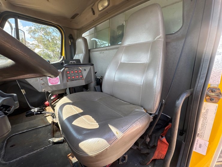 2003-freightliner-business-class-m2-spreader-truck-image-23