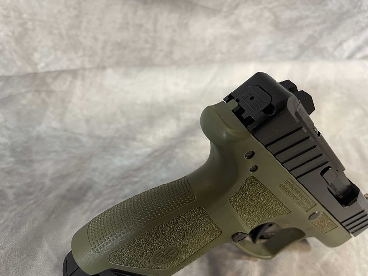 #4785-•-beretta-apx-a1-compact-9mm-luger-pistol,-sn:-axc150906-image-8