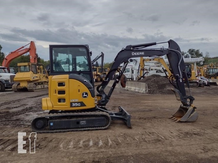 2023-deere-35g-image-3