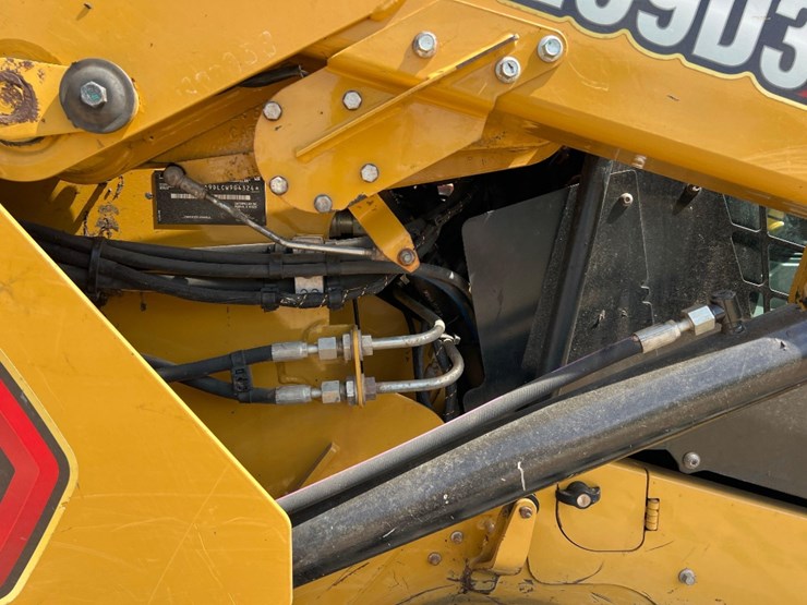 2020-caterpillar-259d3-image-16