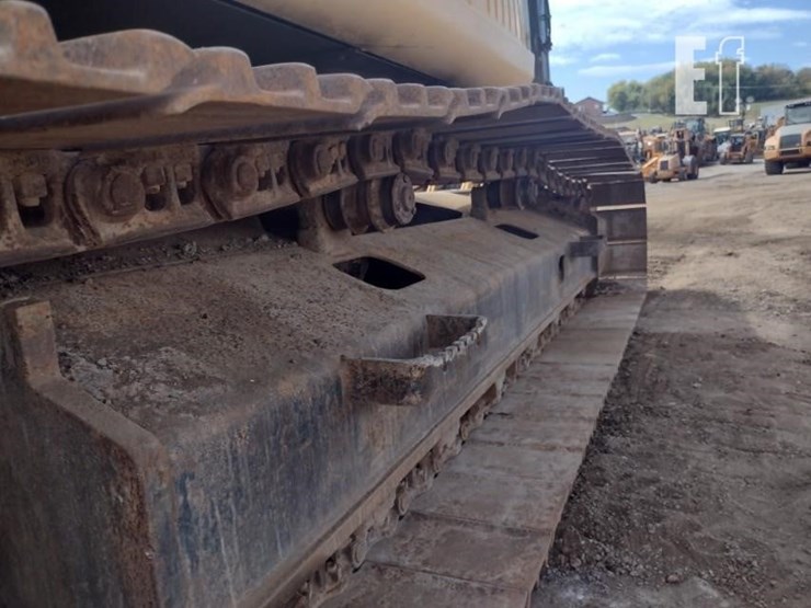 2013-deere-210g-lc-image-24