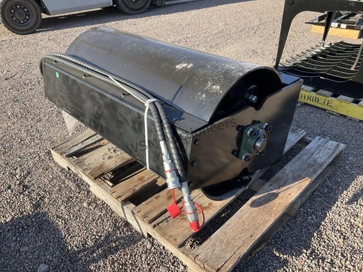 2025-giyi-vr39-39in-roller-for-stand-up-skid-steer-image-4