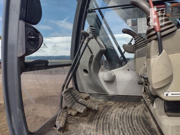 2013-deere-210g-lc-image-11