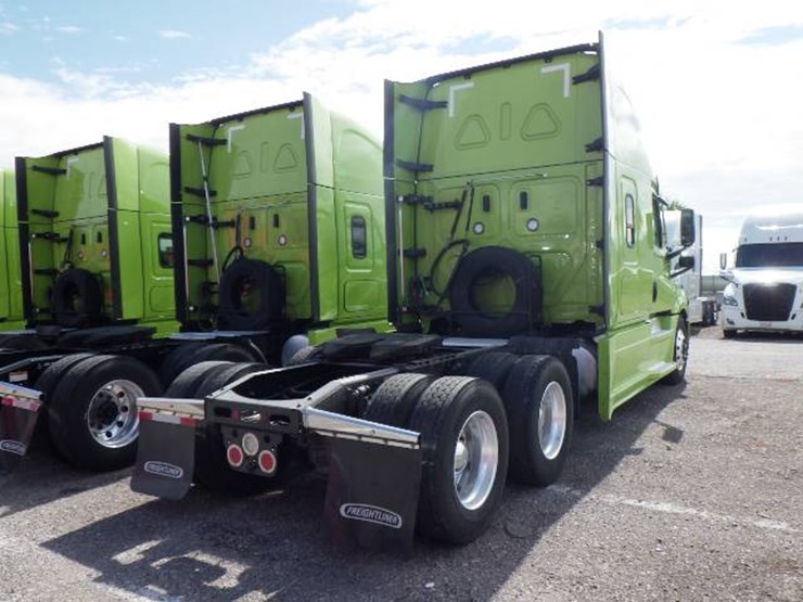 2023-freightliner-cascadia-126-image-5