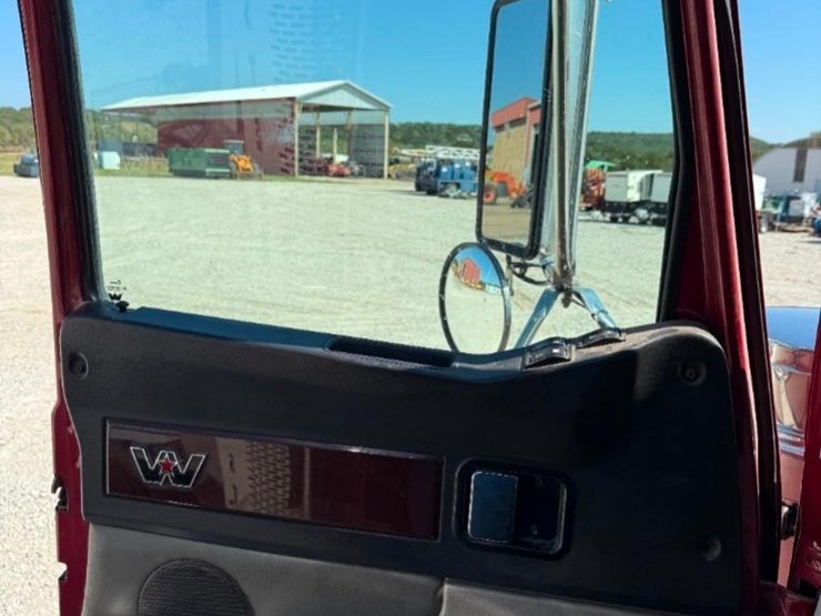 2020-western-star-4900sb-image-12
