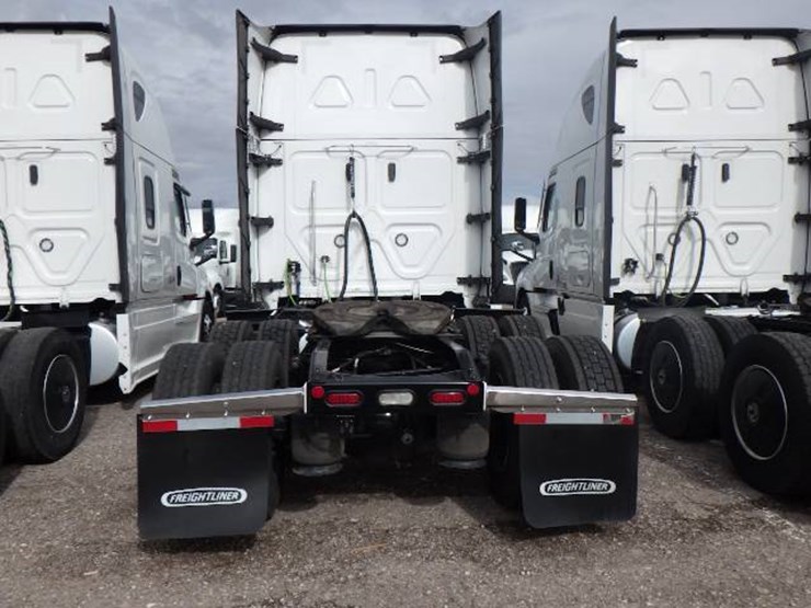 freightliner-cascadia-126-image-6