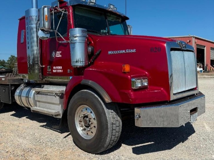 2020-western-star-4900sb-image-4