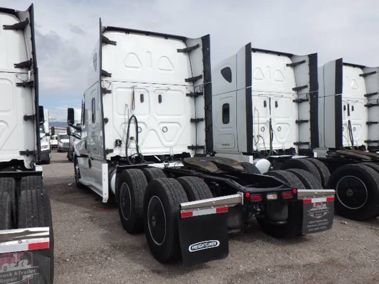 2024-freightliner-cascadia-126-image-9