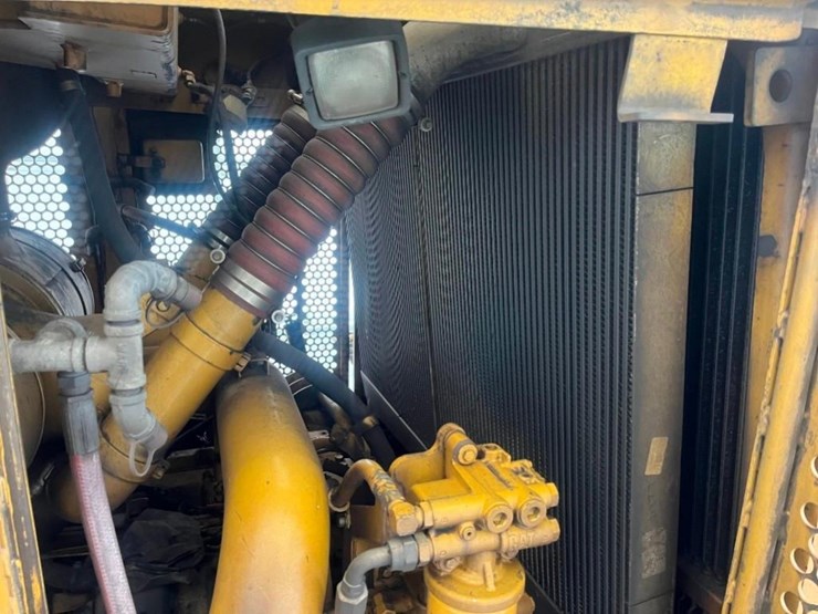 2017-caterpillar-d11t-image-50