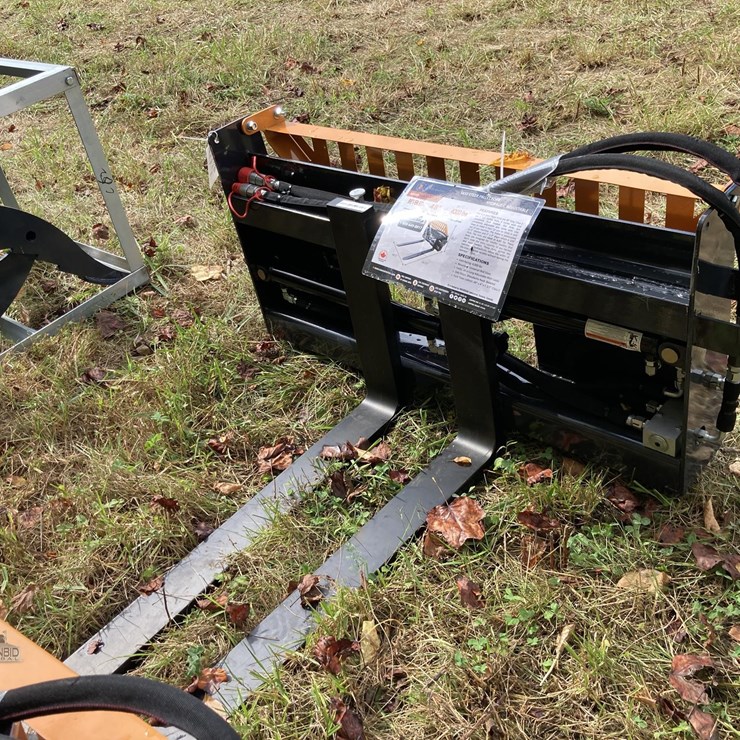 WOLVERINE PFA-11-3300G SKID STEER HYDRAULIC PALLET FORKS