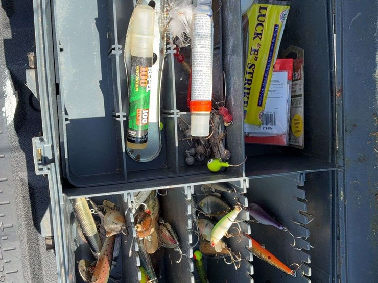 numerous-fishing-dos-reels-and-tackle-image-10