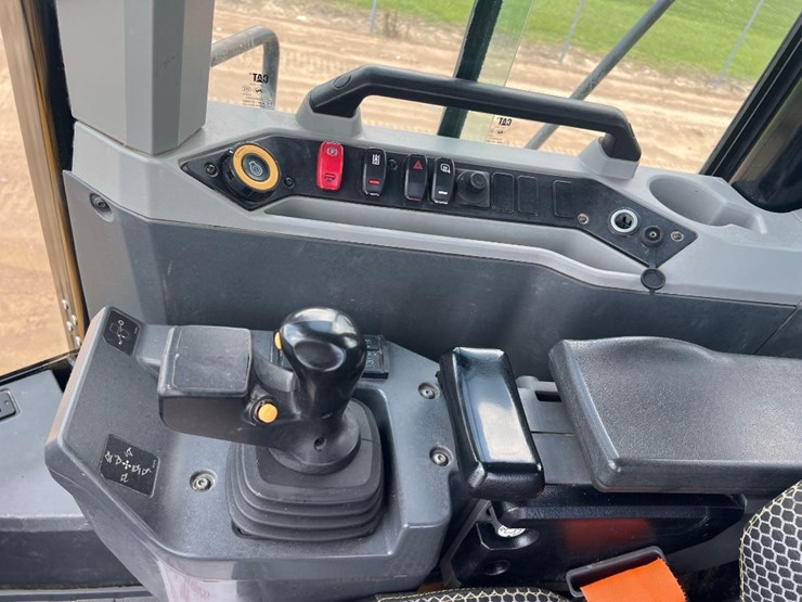 2022-caterpillar-980-image-32