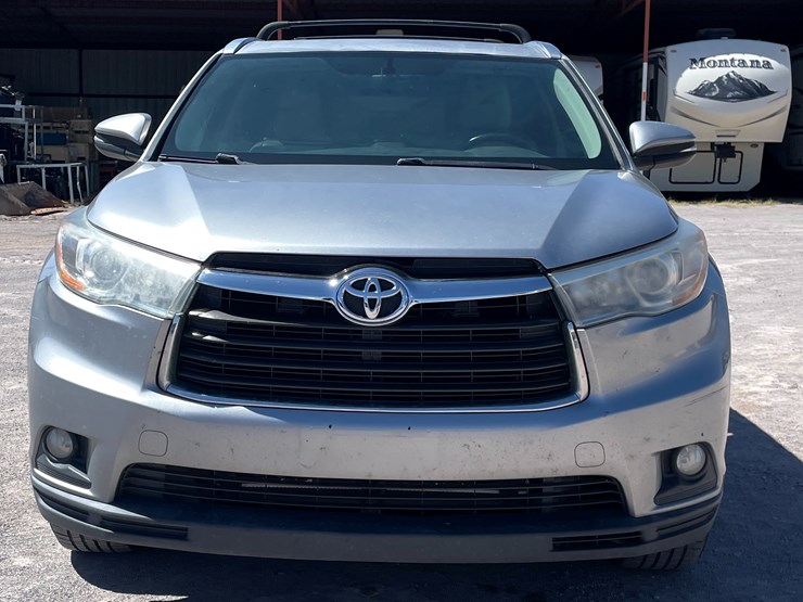 2016-toyota-highlander-image-2