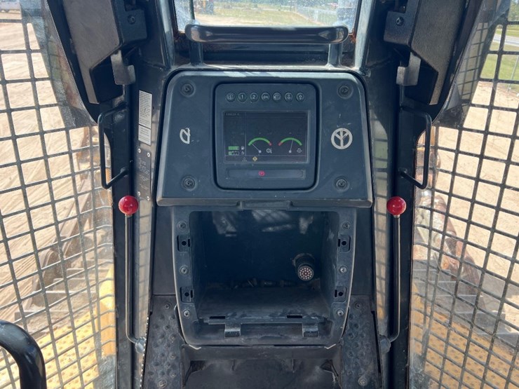 2015-deere-1050k-image-43