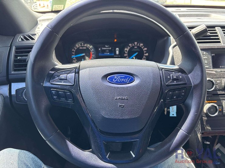 2018-ford-explorer-image-15