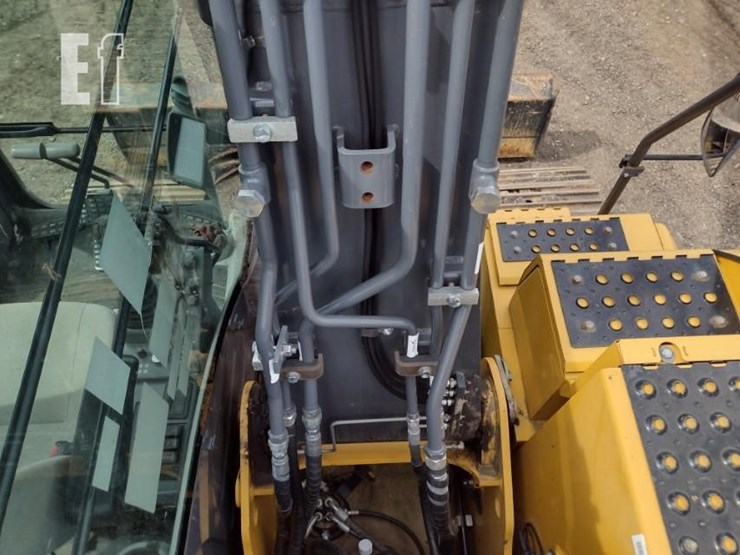 2017-deere-130g-image-51