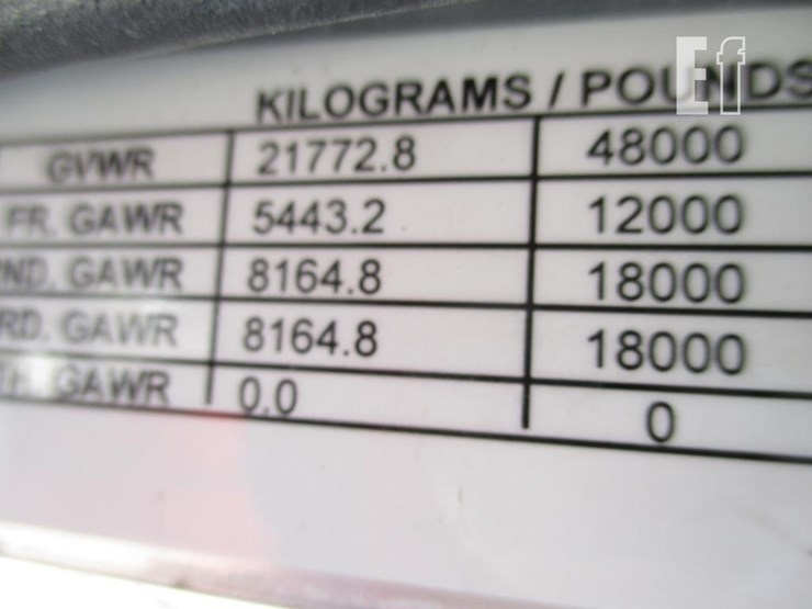 2008-peterbilt-365-image-24