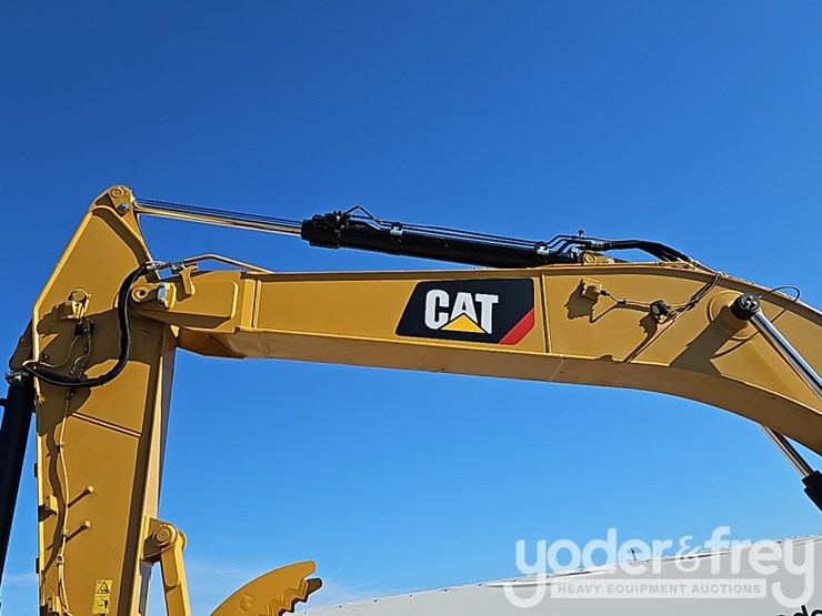 2019-caterpillar-320-image-21