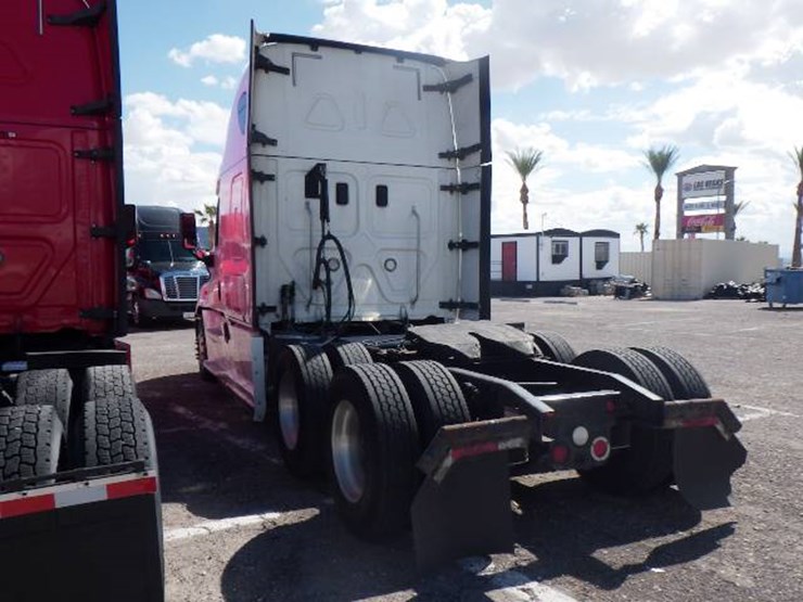 freightliner-cascadia-125-image-8