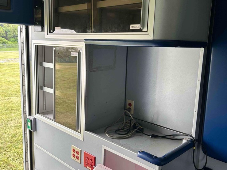2008-ford-ambulance-image-21