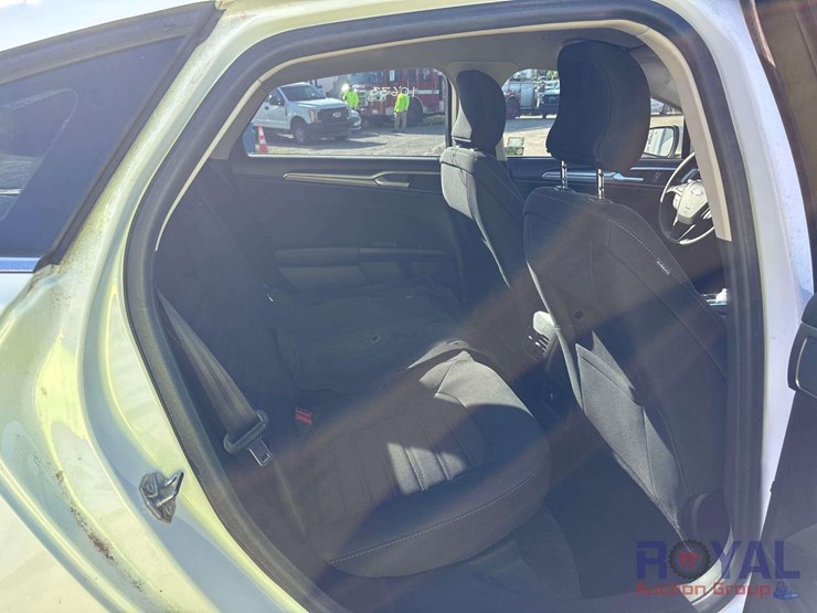 2018-ford-fusion-hybrid-sedan-image-22
