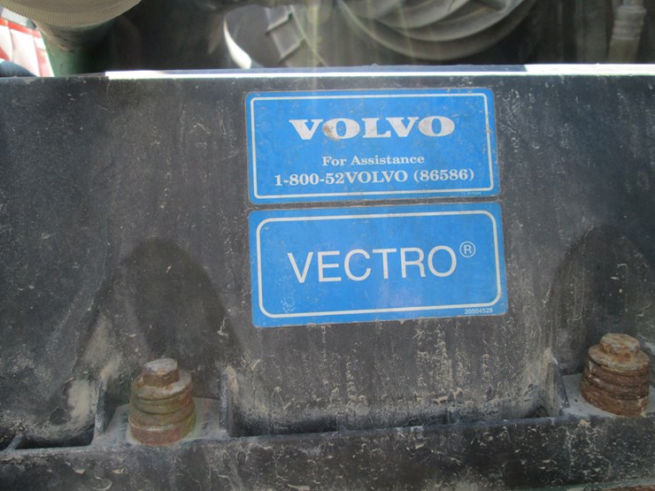 2011-volvo-10-image-31