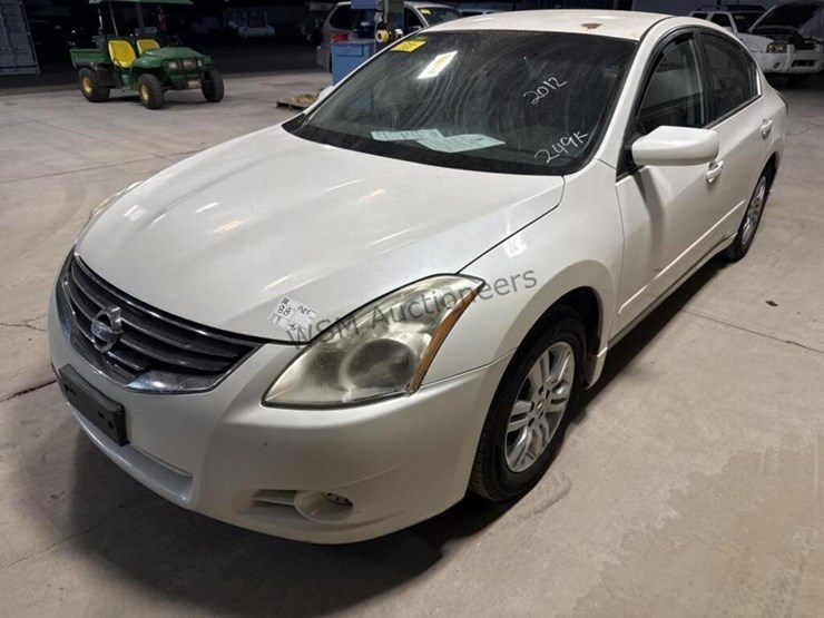 2012-nissan-altima-sdn-image-4