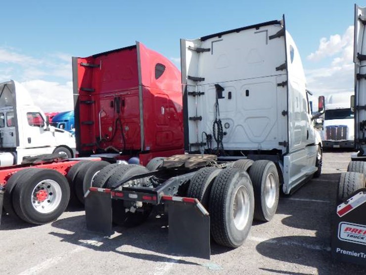 freightliner-cascadia-126-image-5